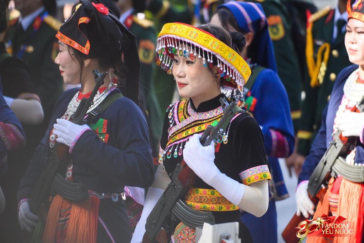 Tạm biệt A80: Các khối diễu binh, diễu hành tỏa khắp các tuyến phố Thủ đô, hòa chung niềm vui với người dân- Ảnh 16.