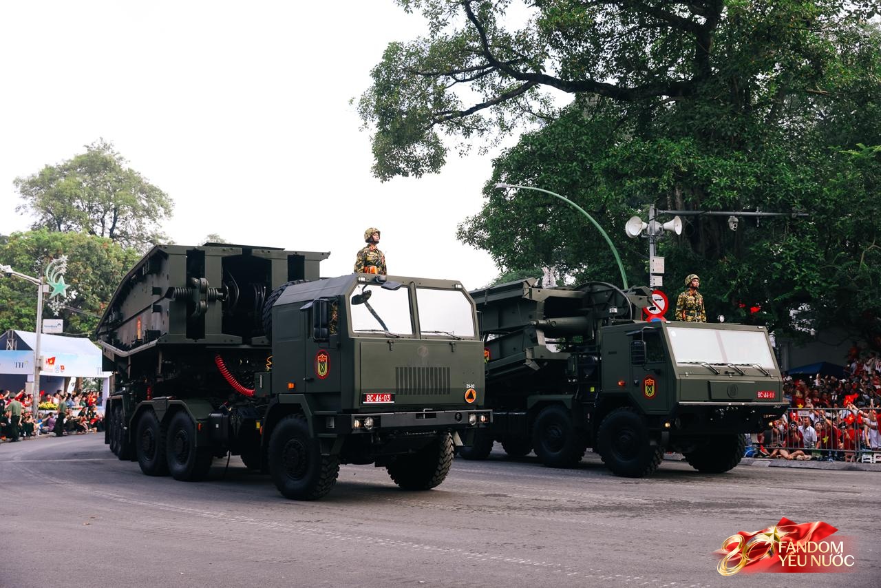 Tạm biệt A80: Các khối diễu binh, diễu hành tỏa khắp các tuyến phố Thủ đô, hòa chung niềm vui với người dân- Ảnh 23.