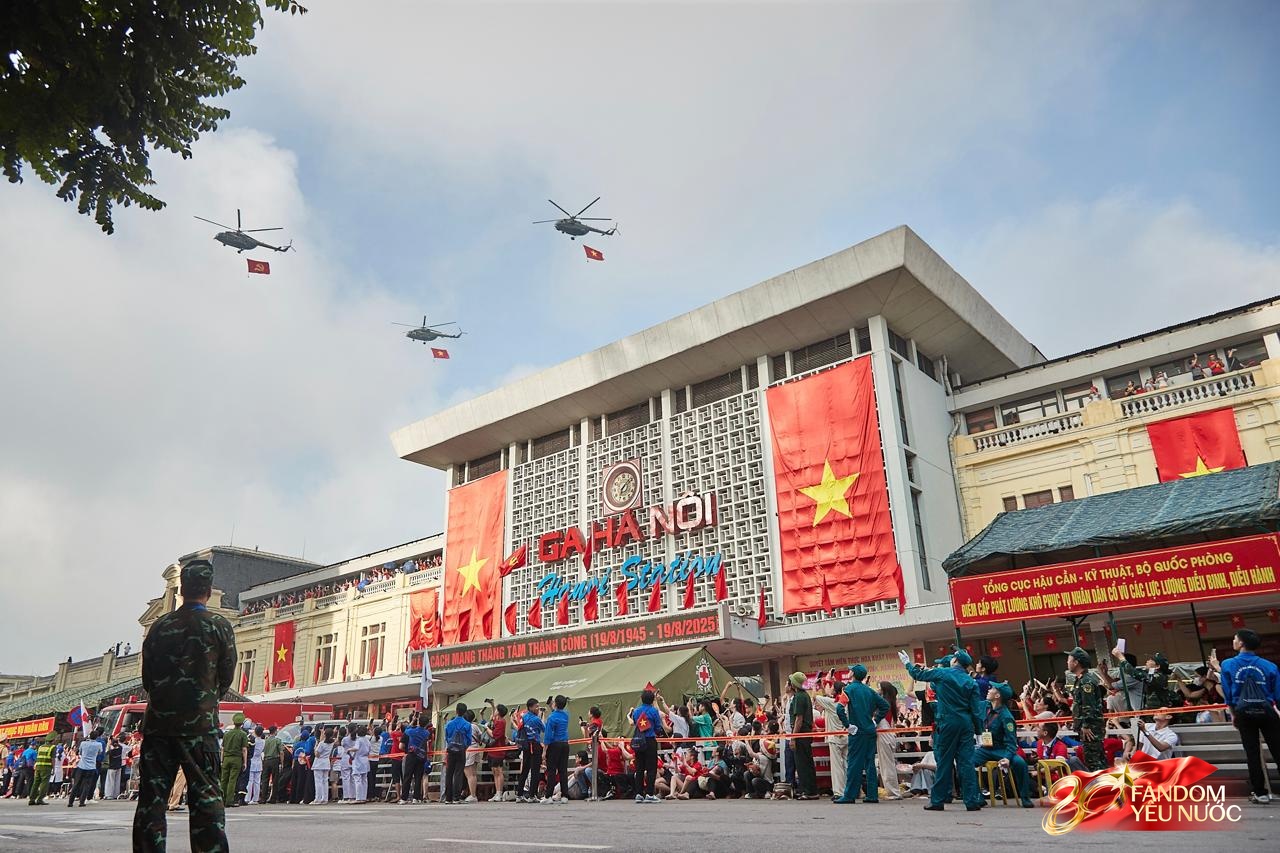 Tạm biệt A80: Các khối diễu binh, diễu hành tỏa khắp các tuyến phố Thủ đô, hòa chung niềm vui với người dân- Ảnh 38.