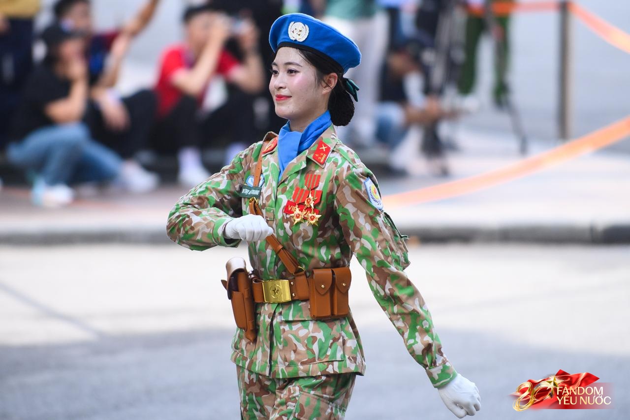 Tạm biệt A80: Các khối diễu binh, diễu hành tỏa khắp các tuyến phố Thủ đô, hòa chung niềm vui với người dân- Ảnh 13.