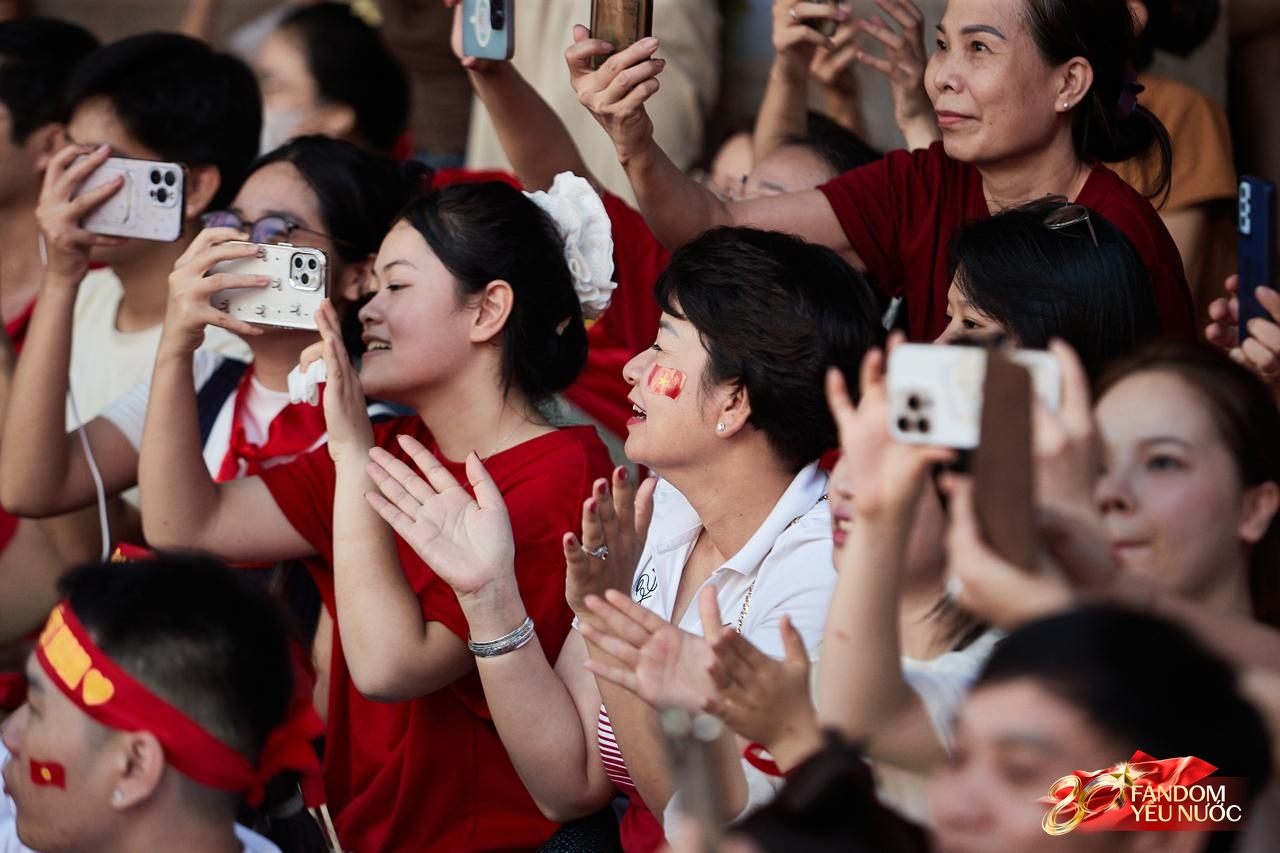 Tạm biệt A80: Các khối diễu binh, diễu hành tỏa khắp các tuyến phố Thủ đô, hòa chung niềm vui với người dân- Ảnh 43.