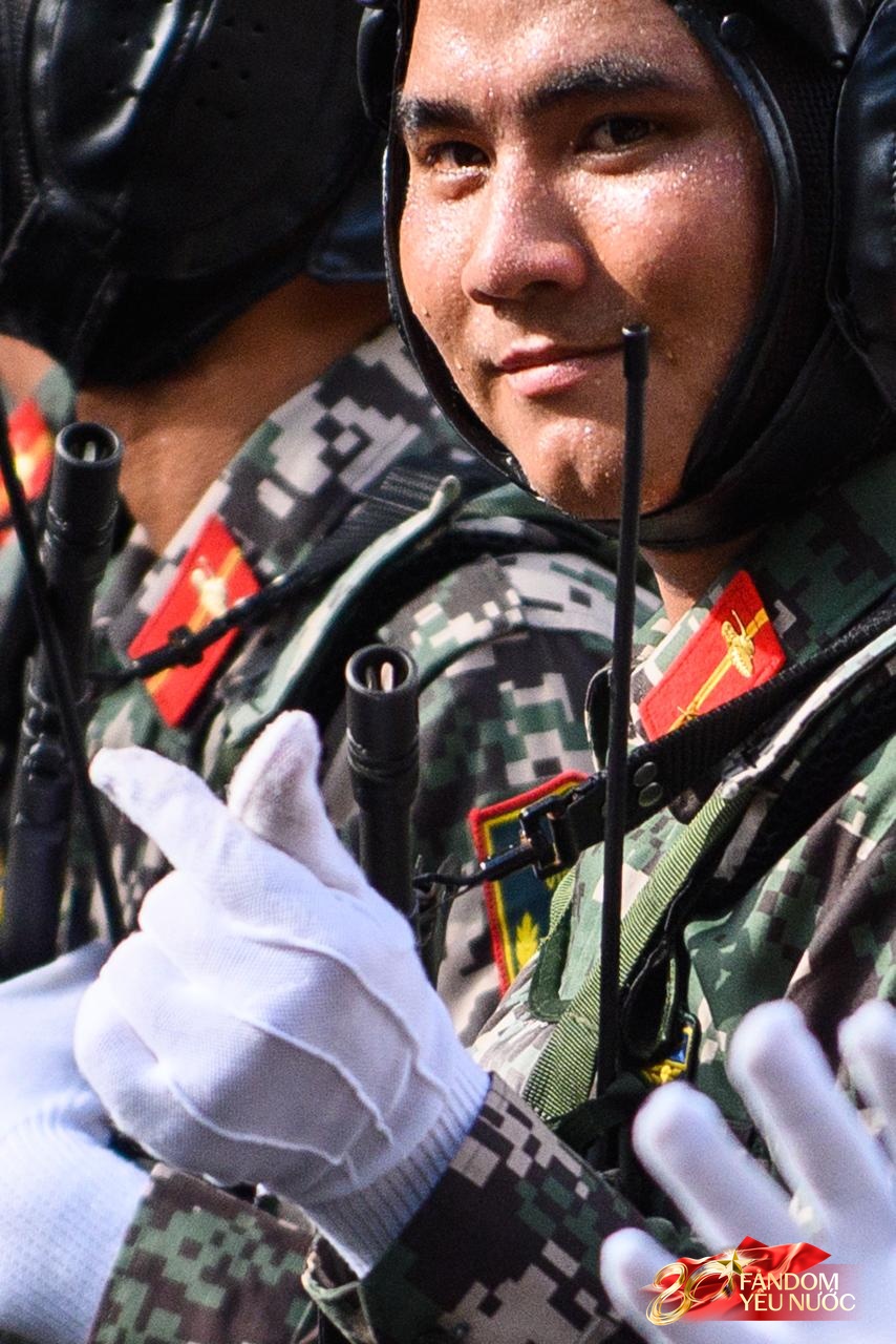 Tạm biệt A80: Các khối diễu binh, diễu hành tỏa khắp các tuyến phố Thủ đô, hòa chung niềm vui với người dân- Ảnh 12.