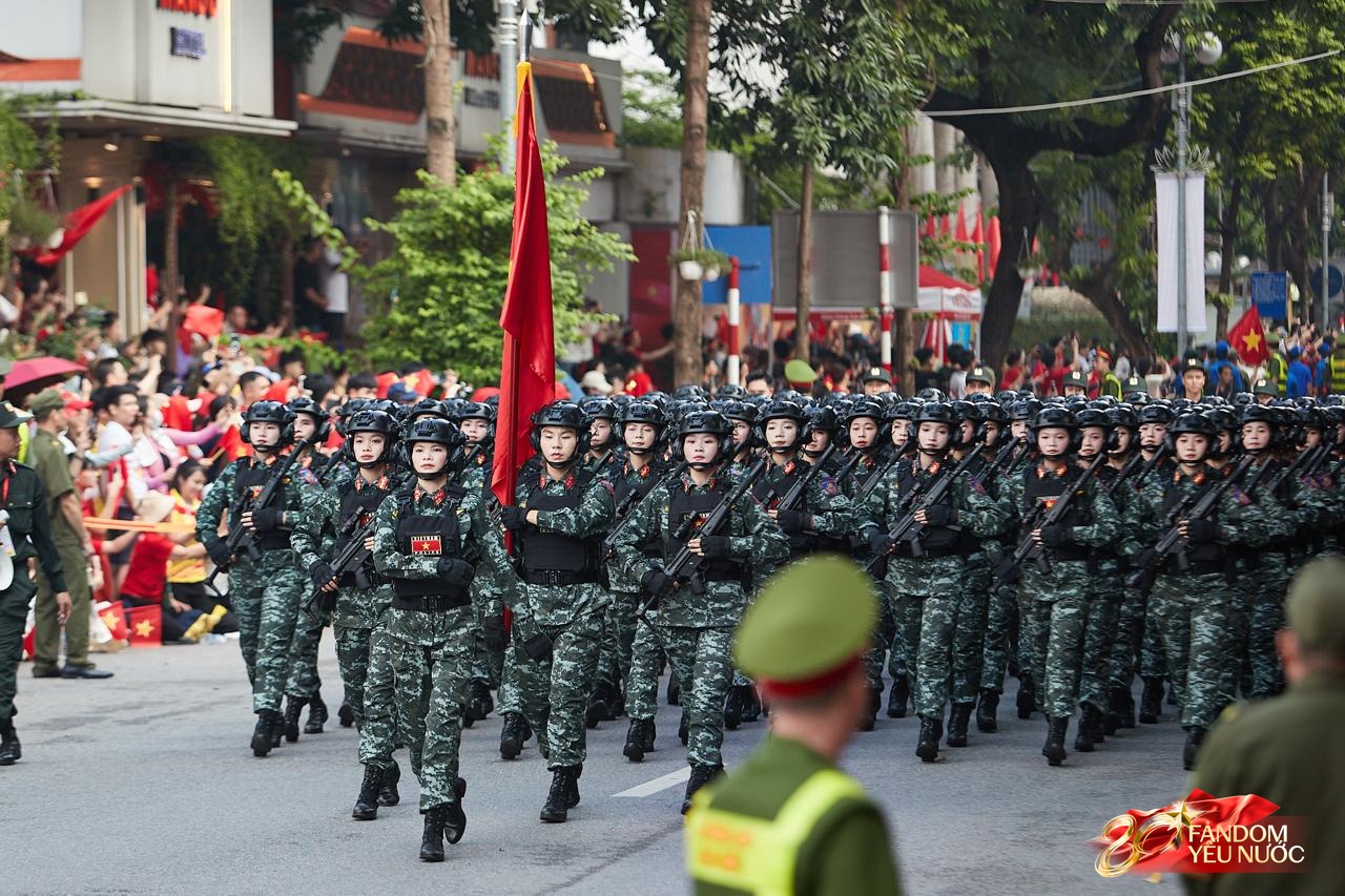 Tạm biệt A80: Các khối diễu binh, diễu hành tỏa khắp các tuyến phố Thủ đô, hòa chung niềm vui với người dân- Ảnh 40.