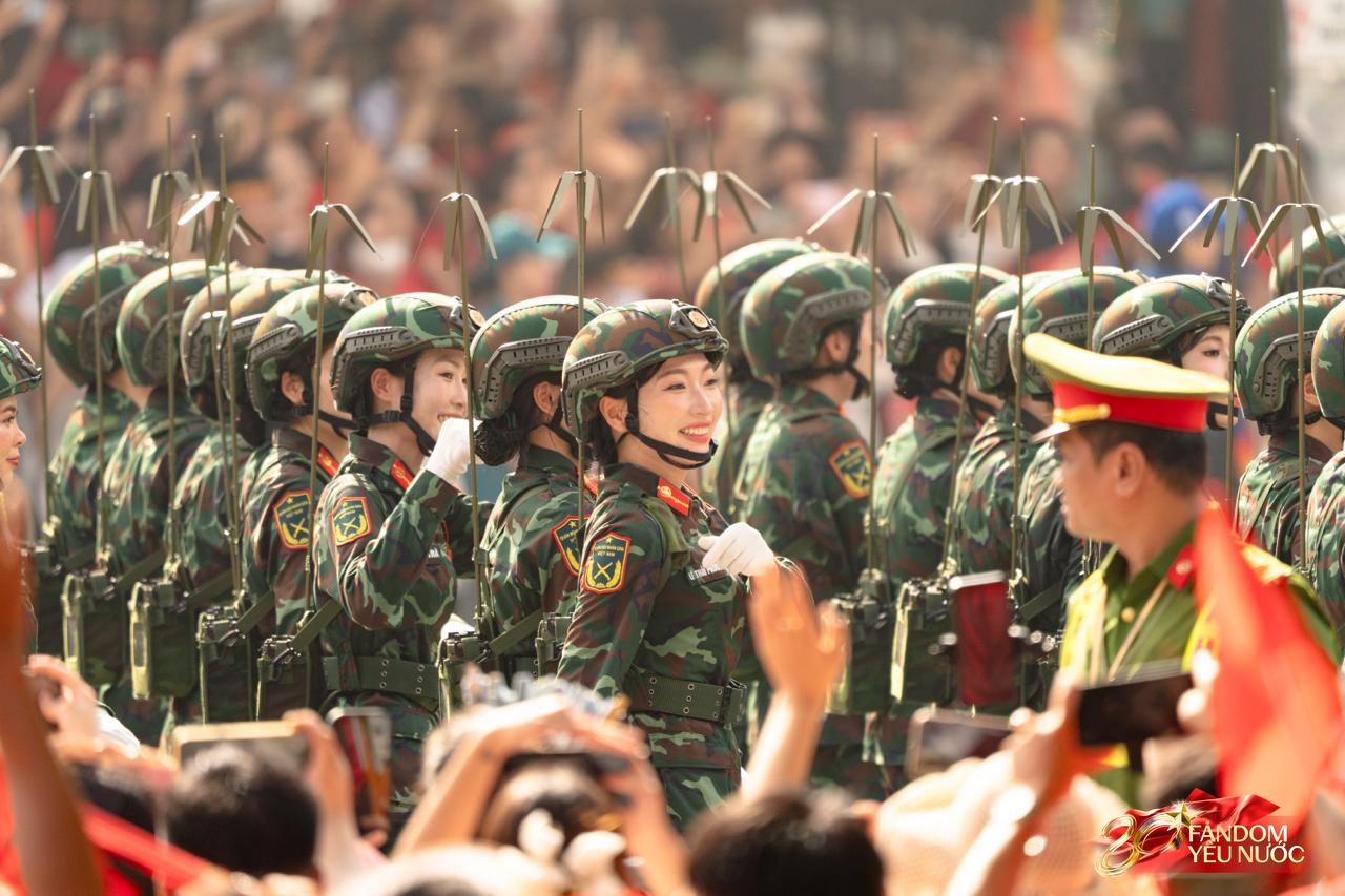 Ngày đẹp nhất là ngày 2/9: Các khối diễu binh diễu hành toả ra khắp Thủ đô trong nắng mùa thu rực rỡ- Ảnh 12.