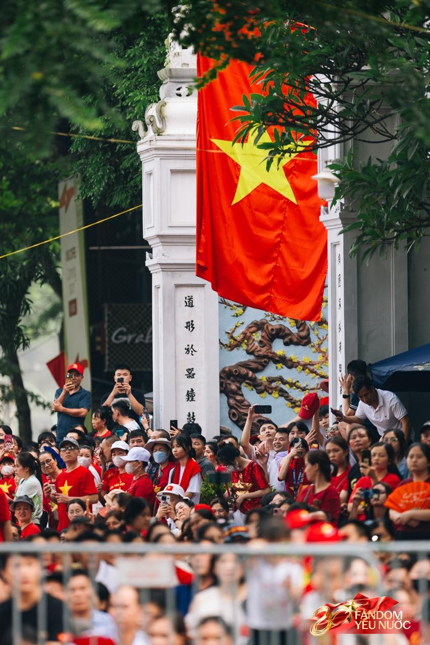 Tạm biệt A80: Các khối diễu binh, diễu hành tỏa khắp các tuyến phố Thủ đô, hòa chung niềm vui với người dân- Ảnh 35.