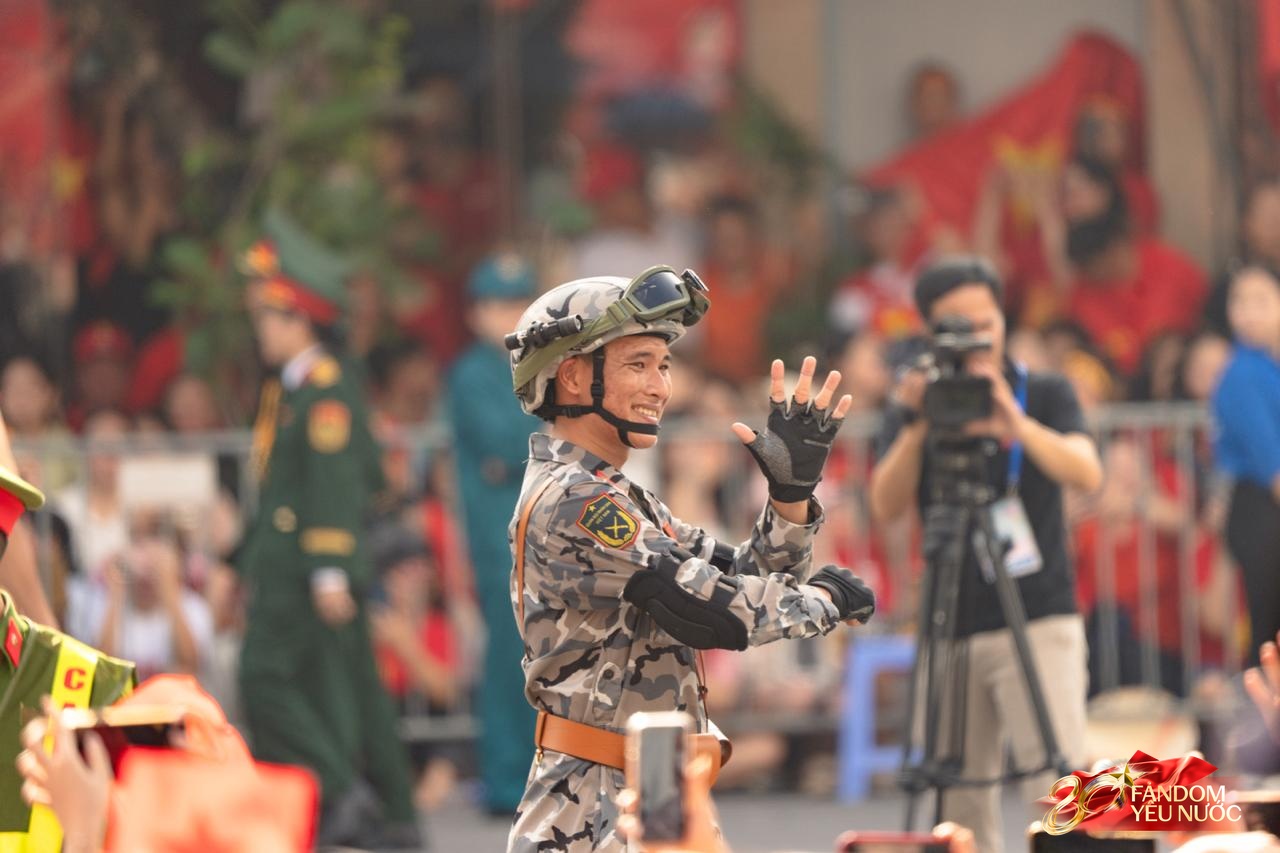 Ngày đẹp nhất là ngày 2/9: Các khối diễu binh diễu hành toả ra khắp Thủ đô trong nắng mùa thu rực rỡ- Ảnh 2.