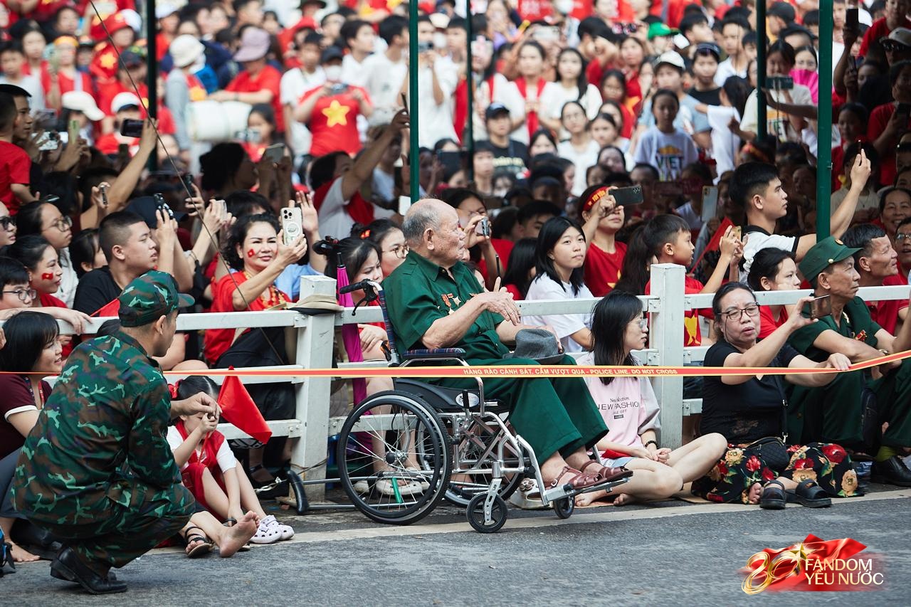 Tạm biệt A80: Các khối diễu binh, diễu hành tỏa khắp các tuyến phố Thủ đô, hòa chung niềm vui với người dân- Ảnh 44.