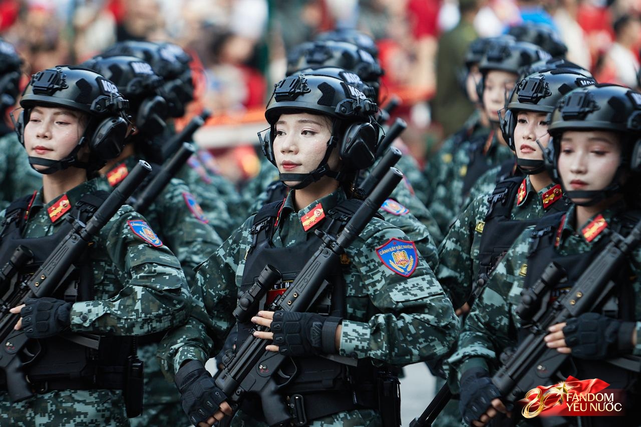 Tạm biệt A80: Các khối diễu binh, diễu hành tỏa khắp các tuyến phố Thủ đô, hòa chung niềm vui với người dân- Ảnh 41.