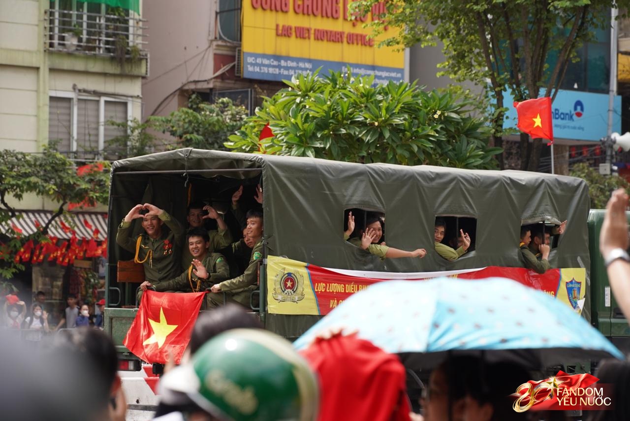 Ngày đẹp nhất là ngày 2/9: Các khối diễu binh diễu hành toả ra khắp Thủ đô trong nắng mùa thu rực rỡ- Ảnh 8.