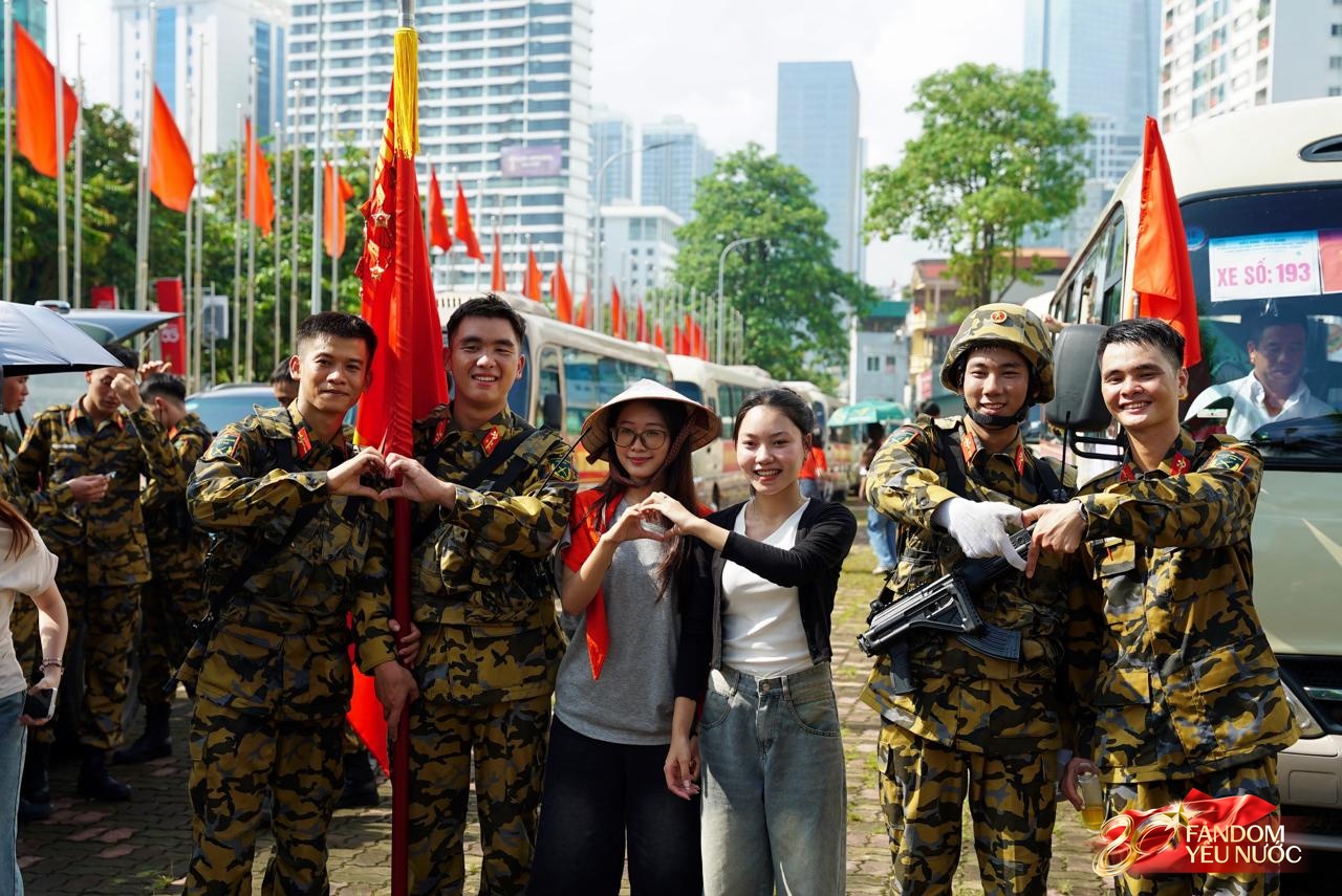 Ngày đẹp nhất là ngày 2/9: Các khối diễu binh diễu hành toả ra khắp Thủ đô trong nắng mùa thu rực rỡ- Ảnh 1.