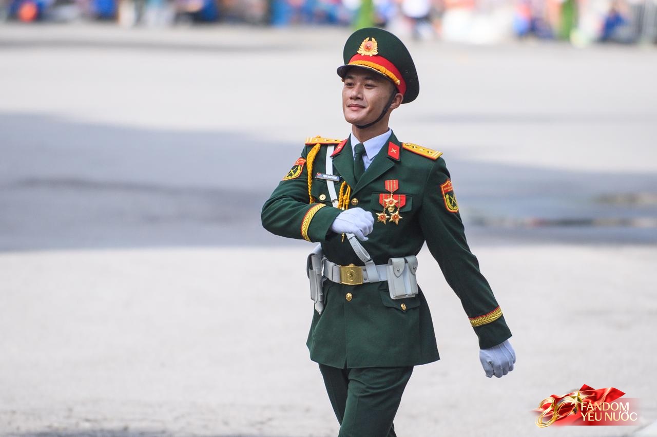 Tạm biệt A80: Các khối diễu binh, diễu hành tỏa khắp các tuyến phố Thủ đô, hòa chung niềm vui với người dân- Ảnh 20.