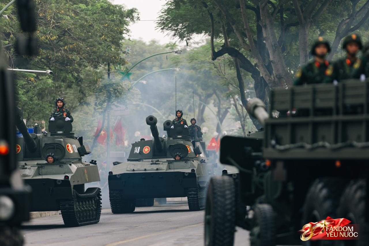 Tạm biệt A80: Các khối diễu binh, diễu hành tỏa khắp các tuyến phố Thủ đô, hòa chung niềm vui với người dân- Ảnh 26.