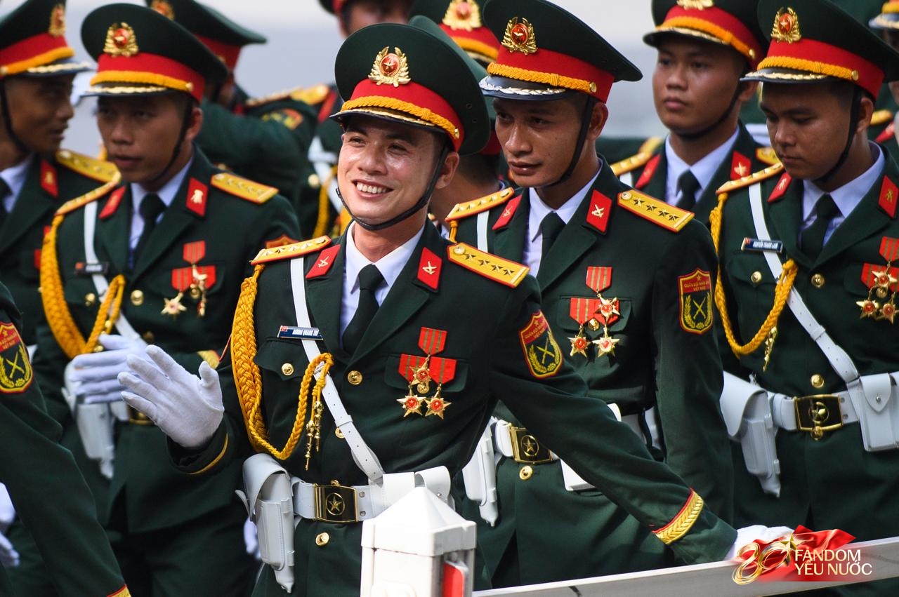 Tạm biệt A80: Các khối diễu binh, diễu hành tỏa khắp các tuyến phố Thủ đô, hòa chung niềm vui với người dân- Ảnh 18.