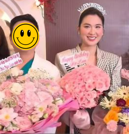 Mỹ nhân Việt công khai sánh đôi bên bác sĩ thẩm mỹ sau 5 lần 7 lượt vướng tin tình cảm, bí mật sinh con- Ảnh 2. Mỹ nhân Việt công khai sánh đôi bên bác sĩ thẩm mỹ sau 5 lần 7 lượt vướng tin tình cảm, bí mật sinh con- Ảnh 2.