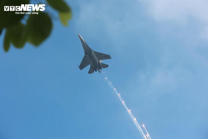 Hùng tráng Lễ diễu binh, diễu hành kỷ niệm 80 năm Quốc khánh 2/9 - Ảnh 1.