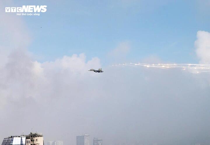 Hùng tráng Lễ diễu binh, diễu hành kỷ niệm 80 năm Quốc khánh 2/9 - Ảnh 2.