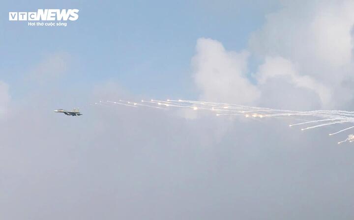 Hùng tráng Lễ diễu binh, diễu hành kỷ niệm 80 năm Quốc khánh 2/9 - Ảnh 3.