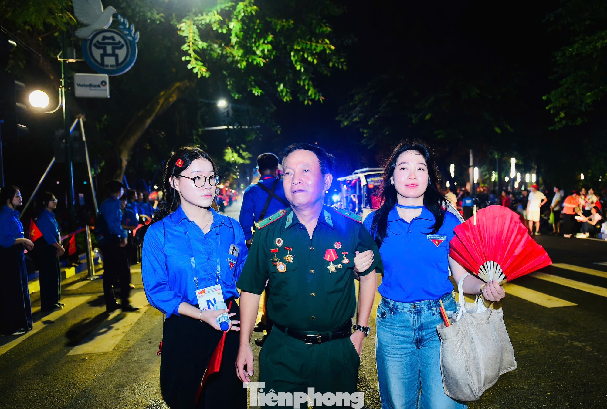 Toàn cảnh lễ diễu binh 2 / 9 Tại Hà Nội trong đêm không ngủ rực rỡ sắc cờ - Ảnh 55. Toàn cảnh lễ diễu binh 2 / 9 Tại Hà Nội trong đêm không ngủ rực rỡ sắc cờ - Ảnh 55.