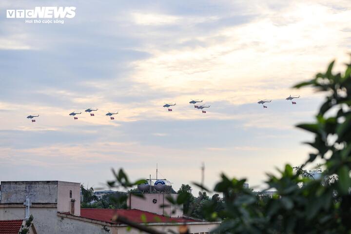 Hùng tráng Lễ diễu binh, diễu hành kỷ niệm 80 năm Quốc khánh 2/9 - Ảnh 4.