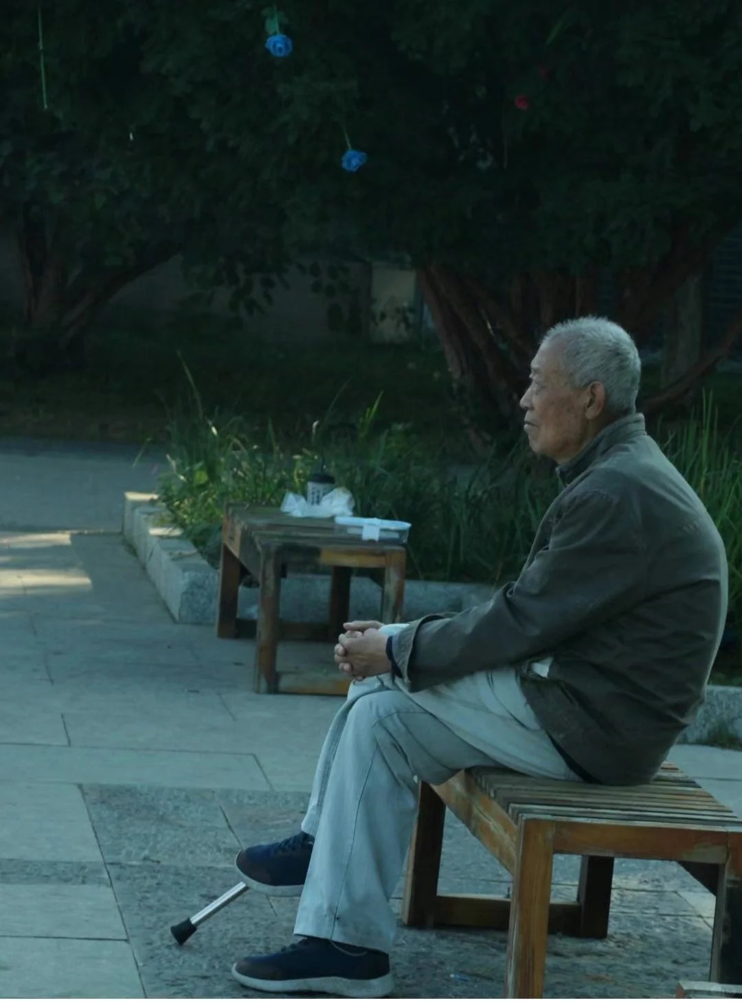 Người đàn ông nghèo sốc khi phát hiện số tiền lớn trong sổ tiết kiệm - Ảnh 1.