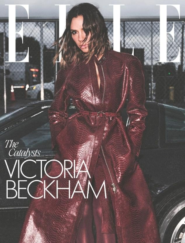 Dâu cả nhà Beckham tung ảnh bán nude gợi cảm hết nấc, "hơn thua" độ hot với mẹ chồng - Victoria giữa drama gia đình - Ảnh 3. Dâu cả nhà Beckham tung ảnh bán nude gợi cảm hết nấc, "hơn thua" độ hot với mẹ chồng - Victoria giữa drama gia đình - Ảnh 3.