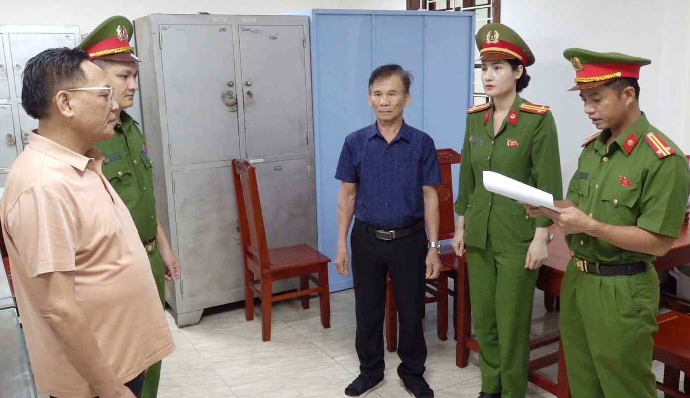 Bộ GD - ĐT y&ecirc;u cầu xử l&yacute; nghi&ecirc;m vụ học sinh t&uacute;m t&oacute;c c&ocirc; gi&aacute;o tại H&agrave; Nội - Ảnh 11.