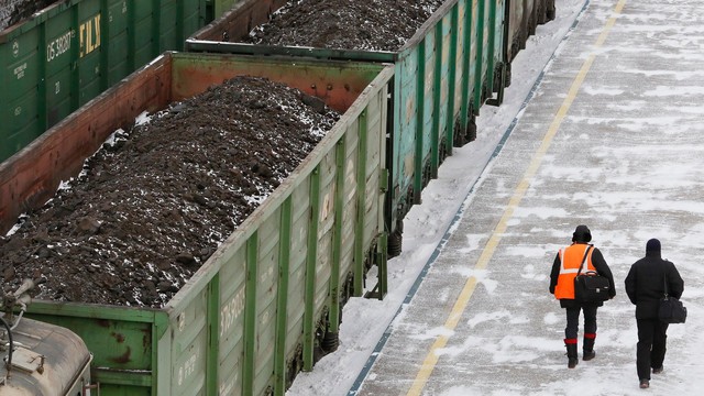 Nga gửi sang Việt Nam hàng triệu tấn hàng giá rẻ: Thuế nhập khẩu 5%, trữ lượng của Moscow đủ dùng trong 500 năm - Ảnh 1. Nga gửi sang Việt Nam hàng triệu tấn hàng giá rẻ: Thuế nhập khẩu 5%, trữ lượng của Moscow đủ dùng trong 500 năm - Ảnh 1.