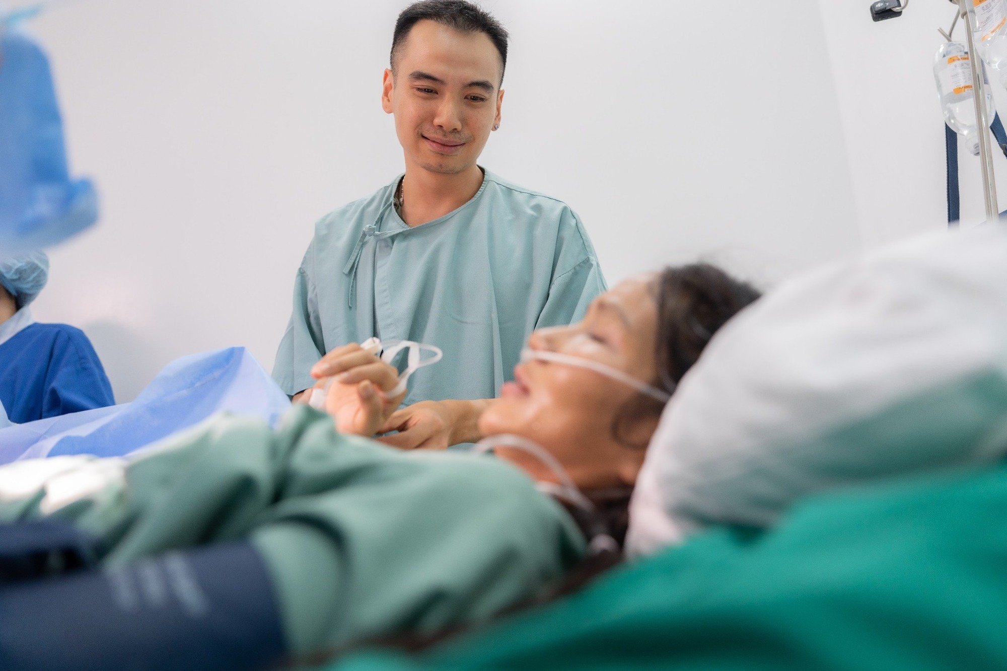 Hoa hậu H'Hen Niê sinh con gái đầu lòng, chồng "khóc như mưa" trong phòng sinh - Ảnh 2. Hoa hậu H'Hen Niê sinh con gái đầu lòng, chồng "khóc như mưa" trong phòng sinh - Ảnh 2.