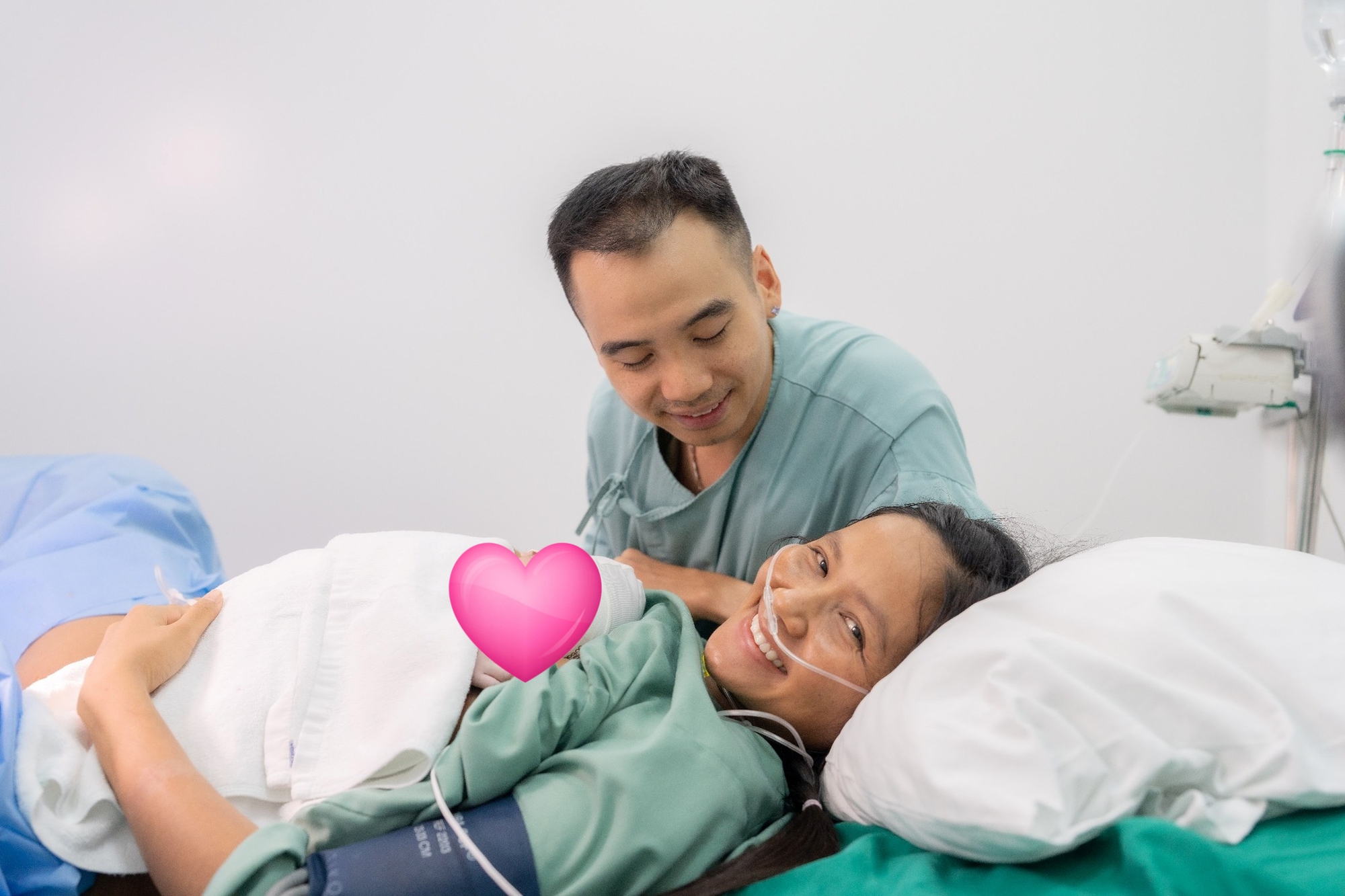 Hoa hậu H'Hen Niê sinh con gái đầu lòng, chồng "khóc như mưa" trong phòng sinh - Ảnh 5. Hoa hậu H'Hen Niê sinh con gái đầu lòng, chồng "khóc như mưa" trong phòng sinh - Ảnh 5.