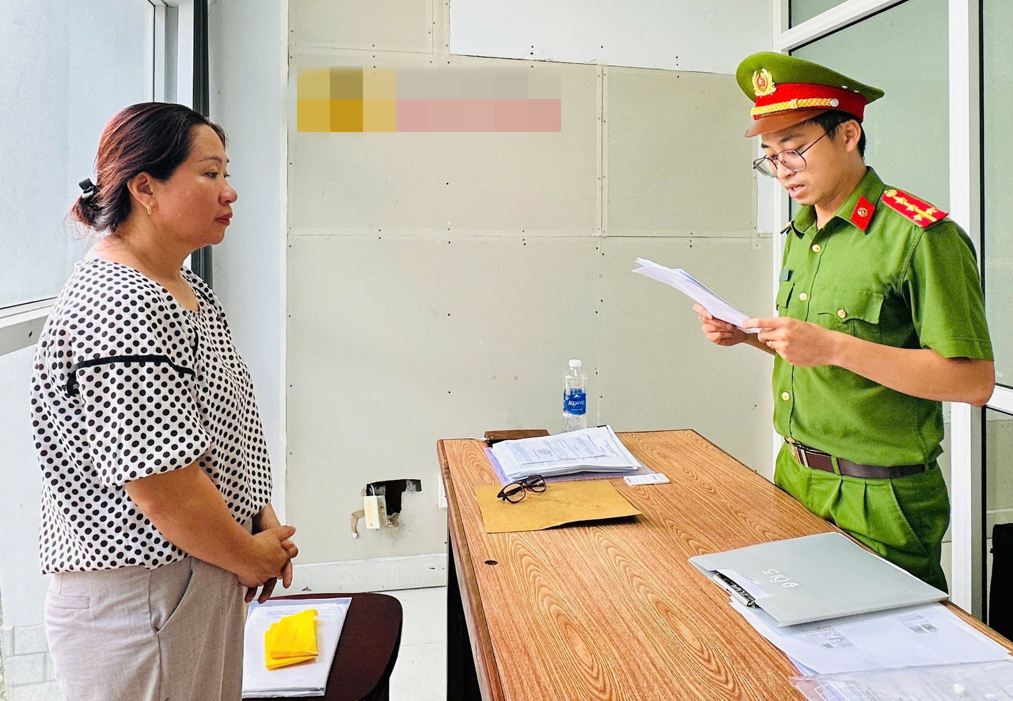 Khởi tố ông Hoàng Cao Khải sau khi kiểm tra đột xuất hộ kinh doanh - Ảnh 2.