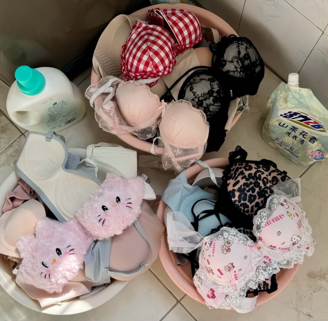 5 thứ cho vào máy giặt không khác "ném tiền qua cửa sổ": Hỏng máy, người còn dễ sinh bệnh! - Ảnh 5. 5 thứ cho vào máy giặt không khác "ném tiền qua cửa sổ": Hỏng máy, người còn dễ sinh bệnh! - Ảnh 5.