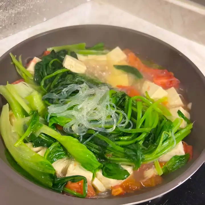 46 tuổi, lương hai vợ chồng 14 triệu/th&aacute;ng, nu&ocirc;i 2 con, sau 6 năm để d&agrave;nh được 300 triệu: Người phụ nữ chia sẻ 12 th&oacute;i quen tiết kiệm &ldquo;bị ch&ecirc; keo kiệt&rdquo;- Ảnh 2.