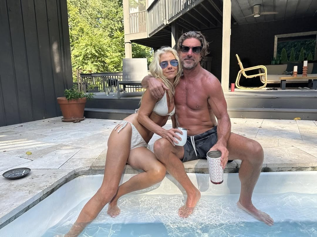 Nhạc sĩ cùng vợ con tử vong trong vụ tai nạn máy bay - Ảnh 4.