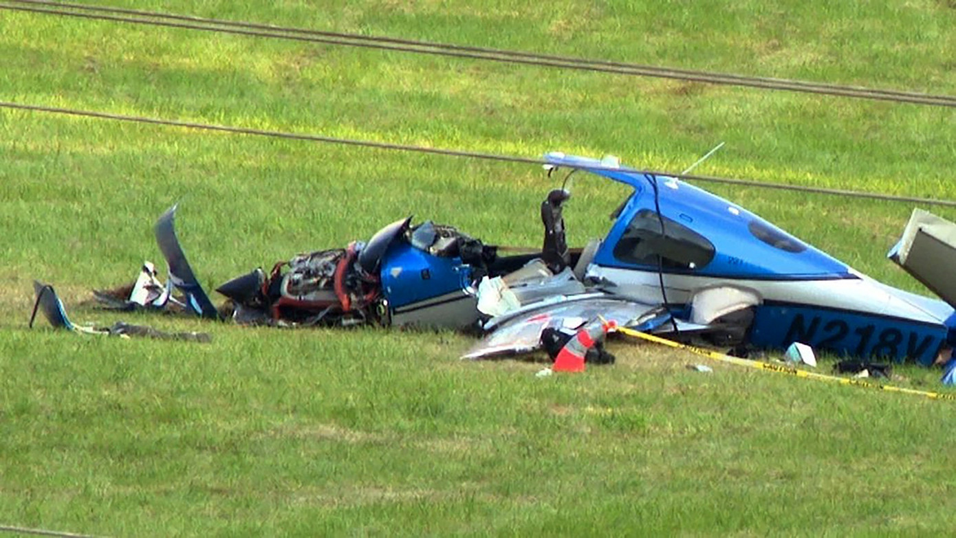 Nhạc sĩ cùng vợ con tử vong trong vụ tai nạn máy bay - Ảnh 1.