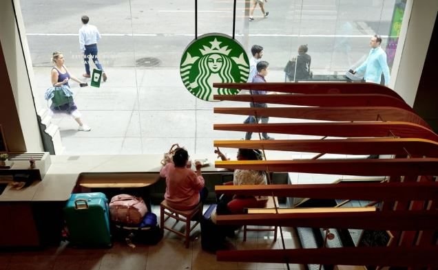 Chưa từng có trong lịch sử Starbucks: 200.000 nhân viên được tái cải tổ bài bản từ câu chào, 4 phút đã pha xong đồ uống, 95% đơn online giao đúng hẹn - Ảnh 3.