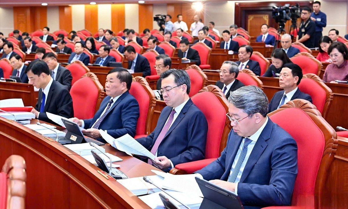 Bộ Chính trị Quy định tiêu chuẩn bổ nhiệm cán bộ ứng cử đặc thù - Ảnh 1. Bộ Chính trị Quy định tiêu chuẩn bổ nhiệm cán bộ ứng cử đặc thù - Ảnh 1.