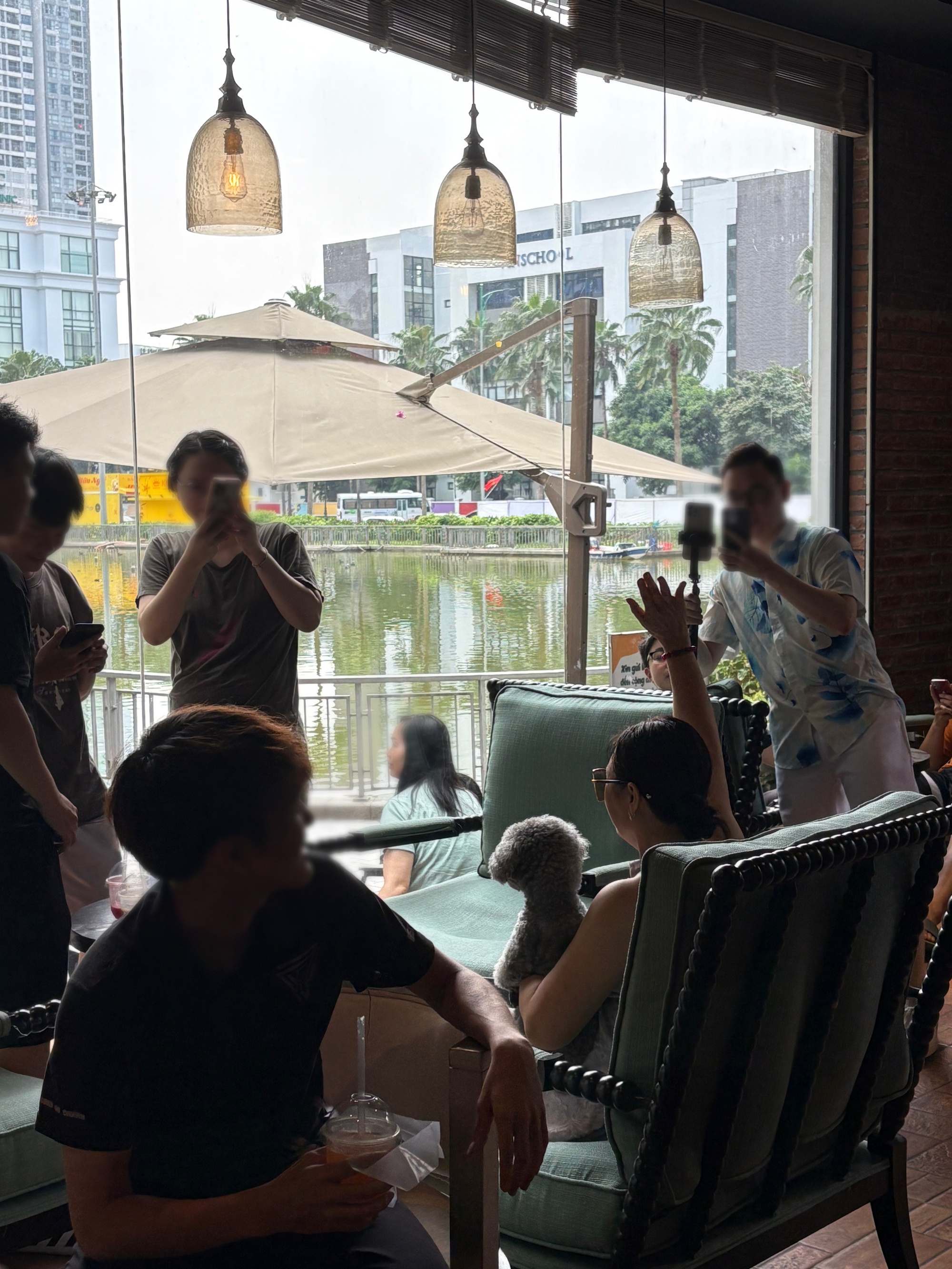 [CLIP] Bà chủ có khí chất tổng tài "quay cuồng" từ sáng đến tối vì khách ùn ùn kéo đến, nói gì về chuyện viral? - Ảnh 7.