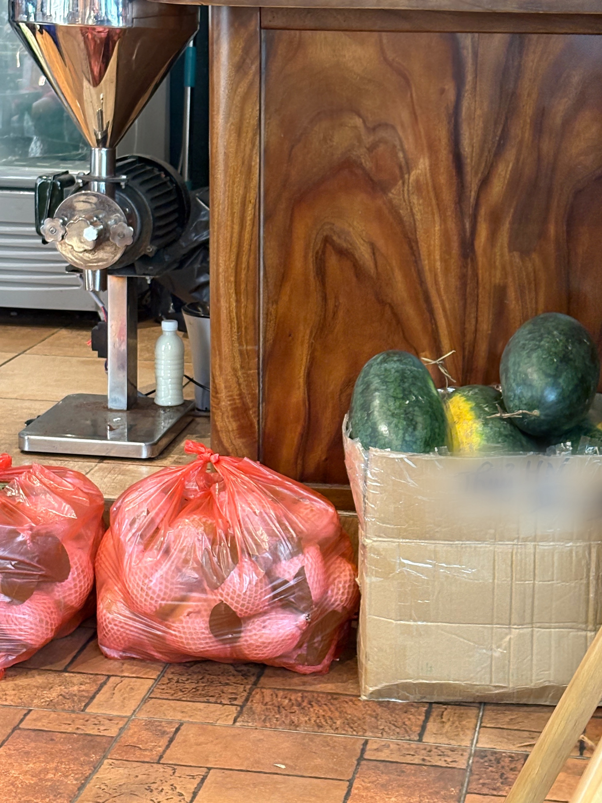 [CLIP] Bà chủ có khí chất tổng tài "quay cuồng" từ sáng đến tối vì khách ùn ùn kéo đến, nói gì về chuyện viral? - Ảnh 5.