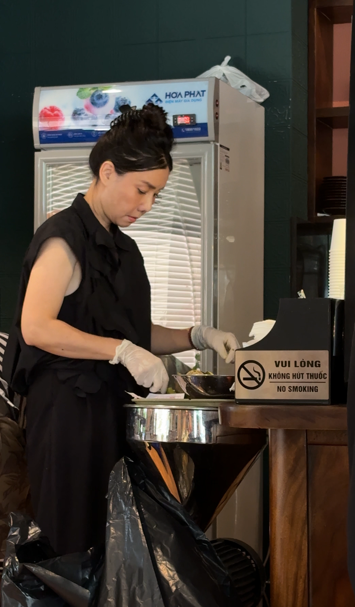 [CLIP] Bà chủ có khí chất tổng tài "quay cuồng" từ sáng đến tối vì khách ùn ùn kéo đến, nói gì về chuyện viral? - Ảnh 2.