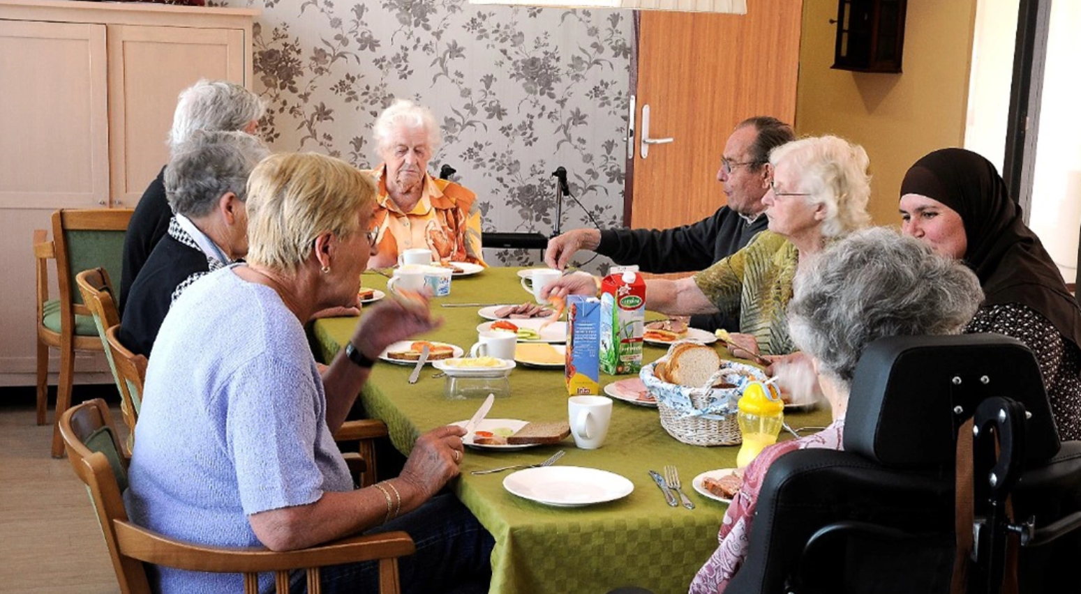 Bên trong ngôi làng của gần 200 người già sa sút trí tuệ: Khi cuộc sống không còn ký ức!- Ảnh 2. Bên trong ngôi làng của gần 200 người già sa sút trí tuệ: Khi cuộc sống không còn ký ức!- Ảnh 2.