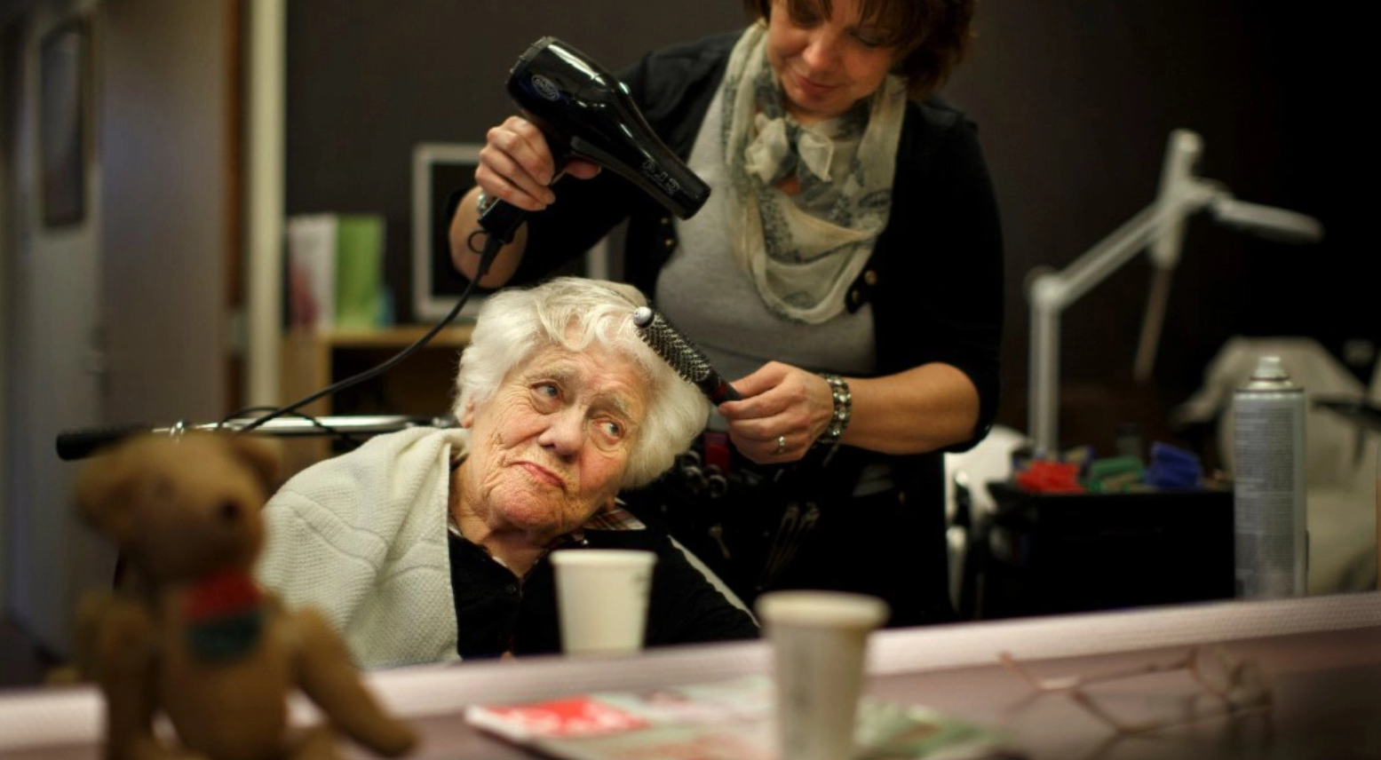 Bên trong ngôi làng của gần 200 người già sa sút trí tuệ: Khi cuộc sống không còn ký ức!- Ảnh 3. Bên trong ngôi làng của gần 200 người già sa sút trí tuệ: Khi cuộc sống không còn ký ức!- Ảnh 3.