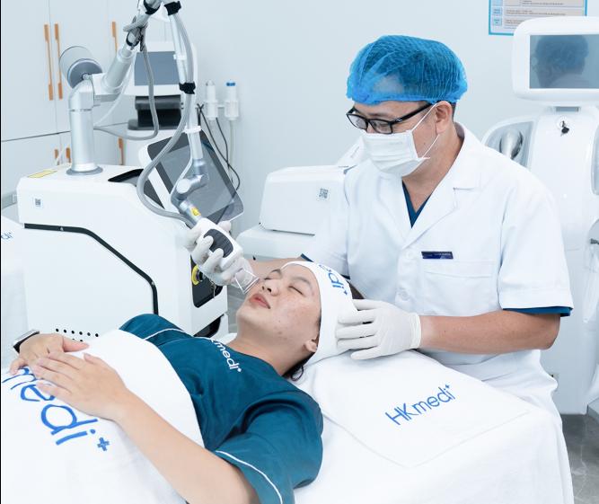 B&aacute;c sĩ Nguyễn Thanh Hải: Hơn 15 năm đồng h&agrave;nh c&ugrave;ng điều trị da liễu chuẩn y khoa - Ảnh 2.