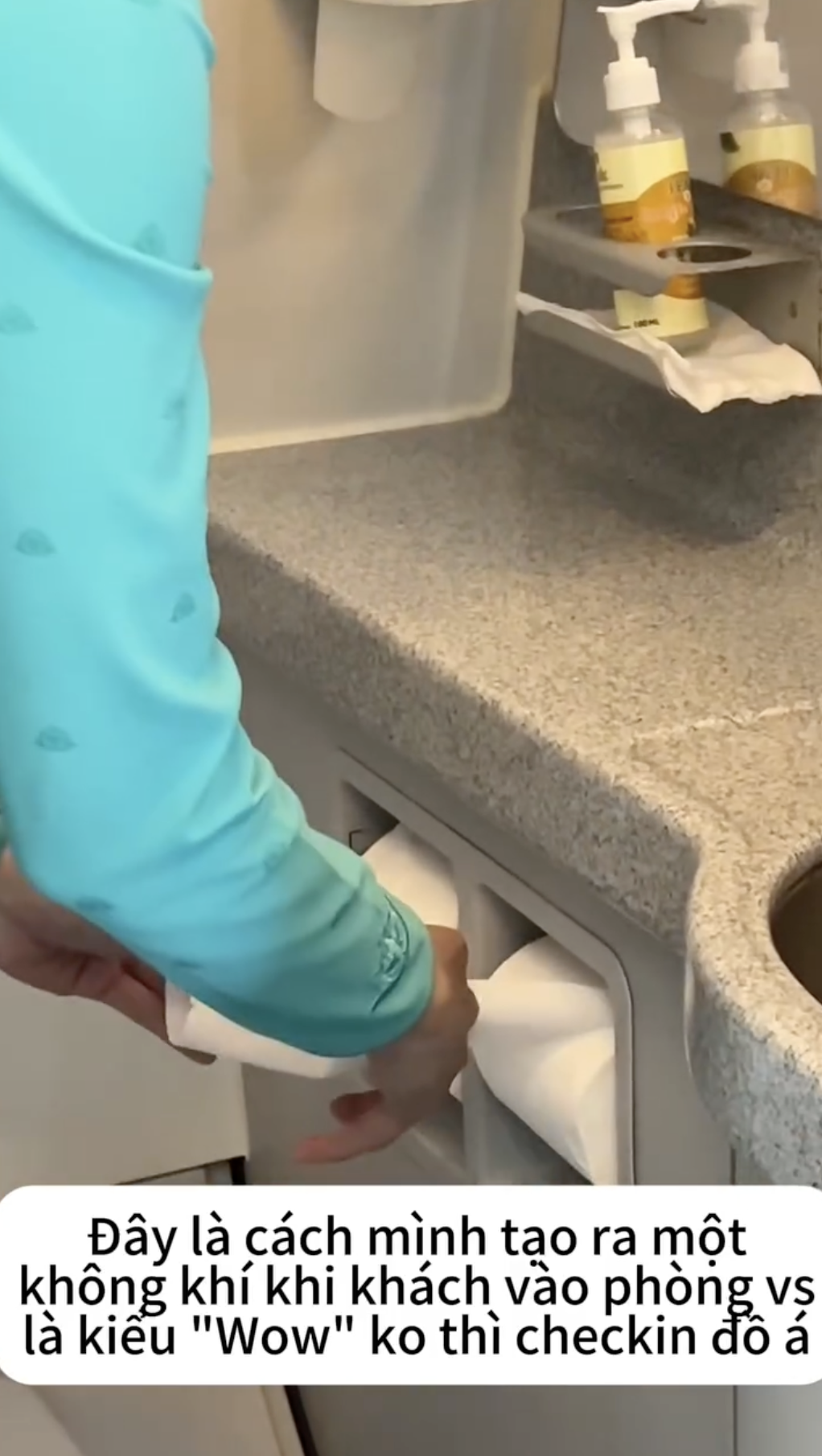 Nữ tiếp viên Vietnam Airlines làm món quà độc lạ trong buồng vệ sinh khiến ai cũng “không nỡ xài" - Ảnh 2. Nữ tiếp viên Vietnam Airlines làm món quà độc lạ trong buồng vệ sinh khiến ai cũng “không nỡ xài" - Ảnh 2.