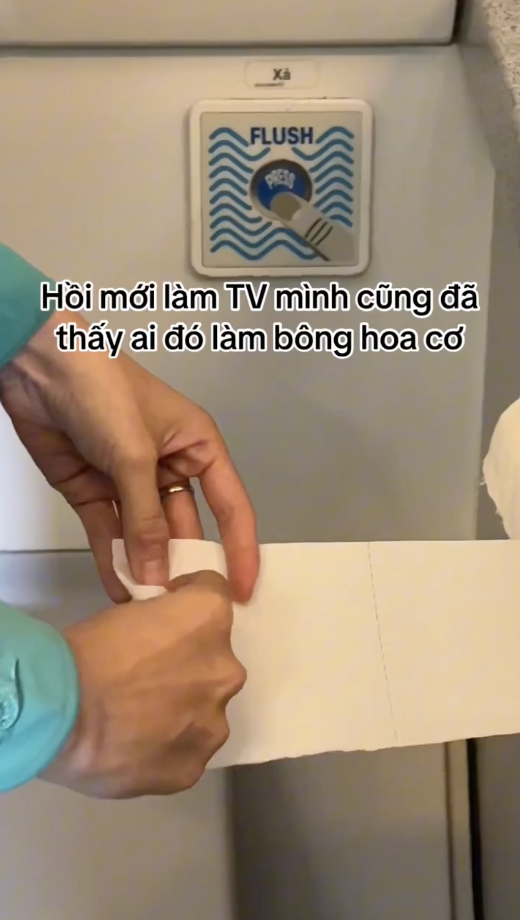 Nữ tiếp viên Vietnam Airlines làm món quà độc lạ trong buồng vệ sinh khiến ai cũng “không nỡ xài" - Ảnh 3. Nữ tiếp viên Vietnam Airlines làm món quà độc lạ trong buồng vệ sinh khiến ai cũng “không nỡ xài" - Ảnh 3.