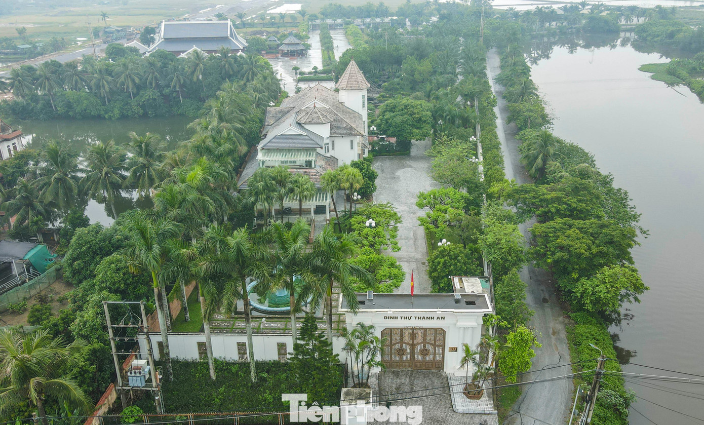 Bộ GD - ĐT y&ecirc;u cầu xử l&yacute; nghi&ecirc;m vụ học sinh t&uacute;m t&oacute;c c&ocirc; gi&aacute;o tại H&agrave; Nội - Ảnh 1.