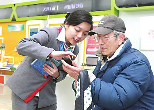 Người đàn ông nghèo sốc khi phát hiện số tiền lớn trong sổ tiết kiệm - Ảnh 2.