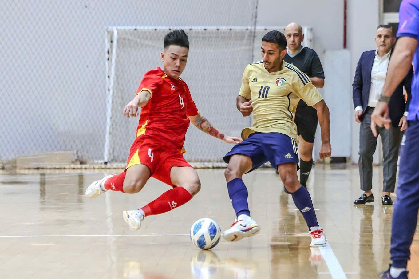 Diễn biến Việt Nam vs Hong Kong: Tuyển Việt Nam chơi tấn công dồn dập - Ảnh 3.
