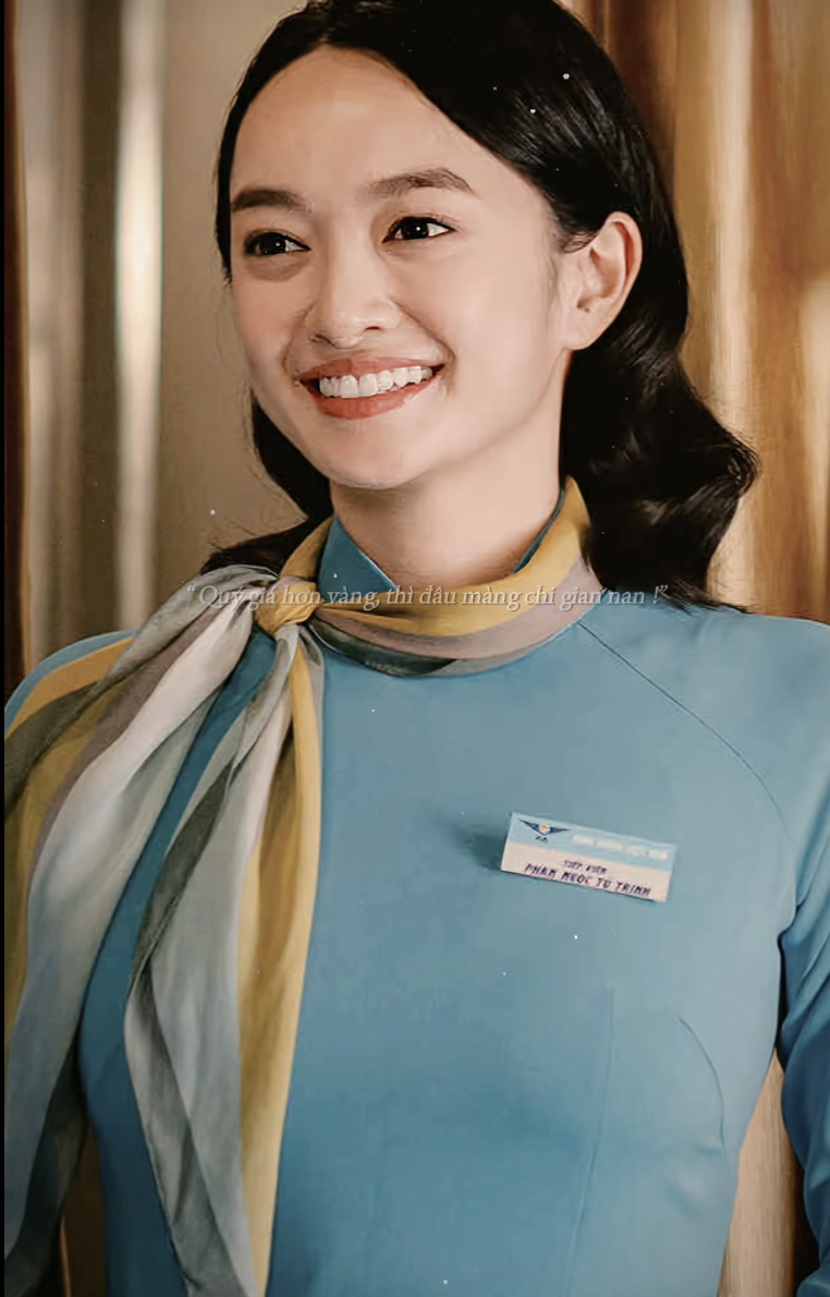 Thân thế "minh tinh" 1m55 trong Tử Chiến Trên Không: Mẹ cũng là tiếp viên hàng không, con hoá thân giống đến 99% - Ảnh 2. Thân thế "minh tinh" 1m55 trong Tử Chiến Trên Không: Mẹ cũng là tiếp viên hàng không, con hoá thân giống đến 99% - Ảnh 2.