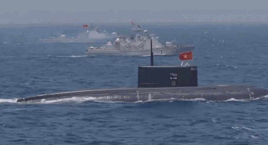 Các chủ shop online đu trend bán đồng phục của "tổng tài" - Ảnh 2.