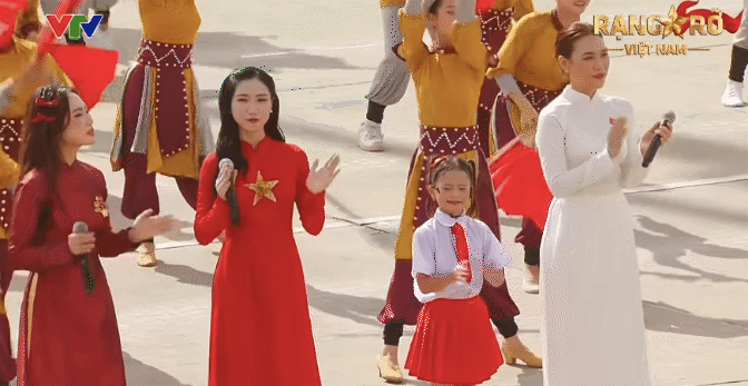 Bài hát “tiên tri” đỉnh nhất Đại lễ A80: Đức Phúc - Phương Mỹ Chi cất giọng đều rạng danh quốc tế, Việt Nam thịnh vượng sáng ngời!- Ảnh 10.